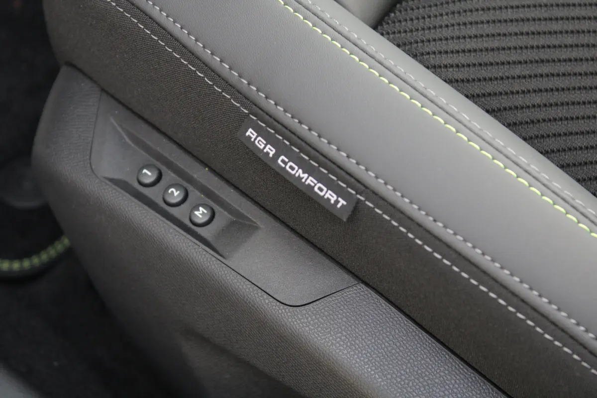 1.6 Plug-in Hybrid 195pk GT | Automaat | Panorama/schuifdak | Navigatie | Camera | Trekhaak | Nieuw model |