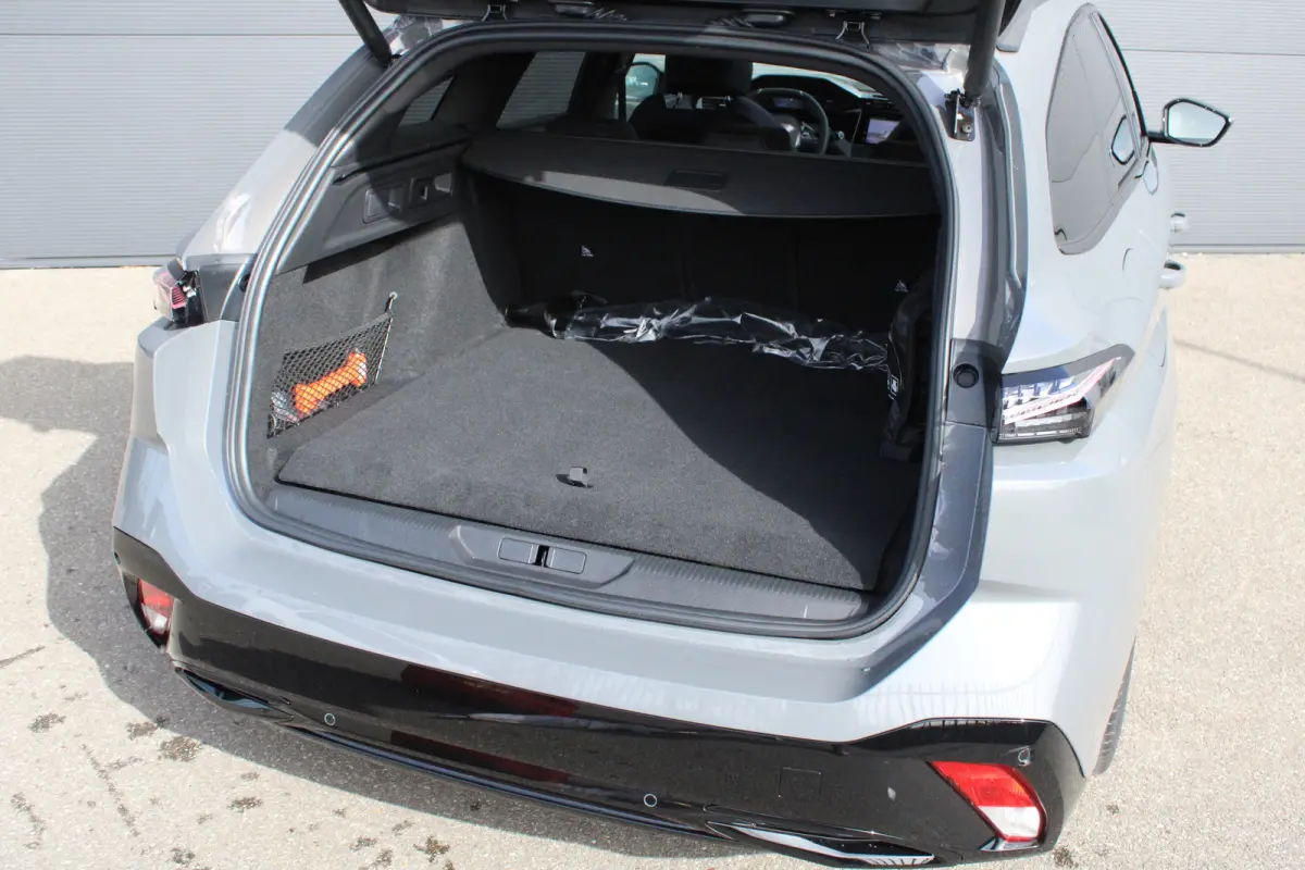 1.6 Plug-in Hybrid 195pk GT | Automaat | Panorama/schuifdak | Navigatie | Camera | Trekhaak | Nieuw model |