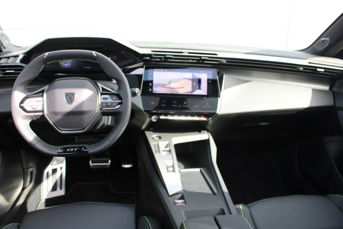 1.6 Plug-in Hybrid 195pk GT | Automaat | Panorama/schuifdak | Navigatie | Camera | Trekhaak | Nieuw model |