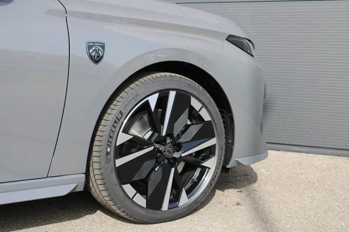 1.6 Plug-in Hybrid 195pk GT | Automaat | Panorama/schuifdak | Navigatie | Camera | Trekhaak | Nieuw model |