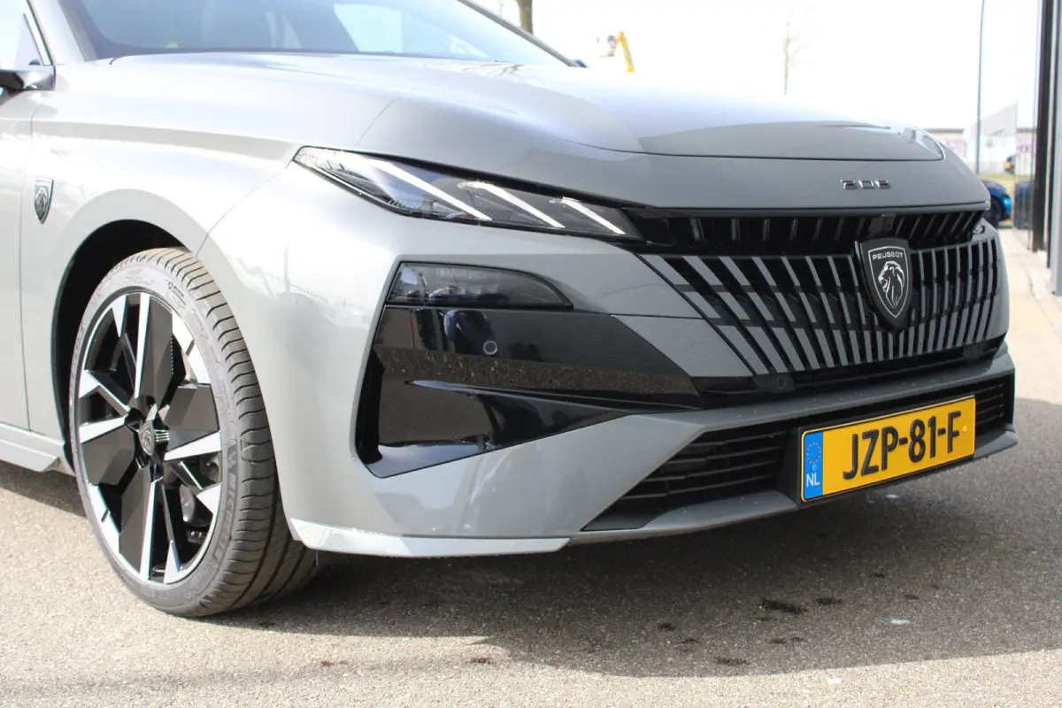 1.6 Plug-in Hybrid 195pk GT | Automaat | Panorama/schuifdak | Navigatie | Camera | Trekhaak | Nieuw model |