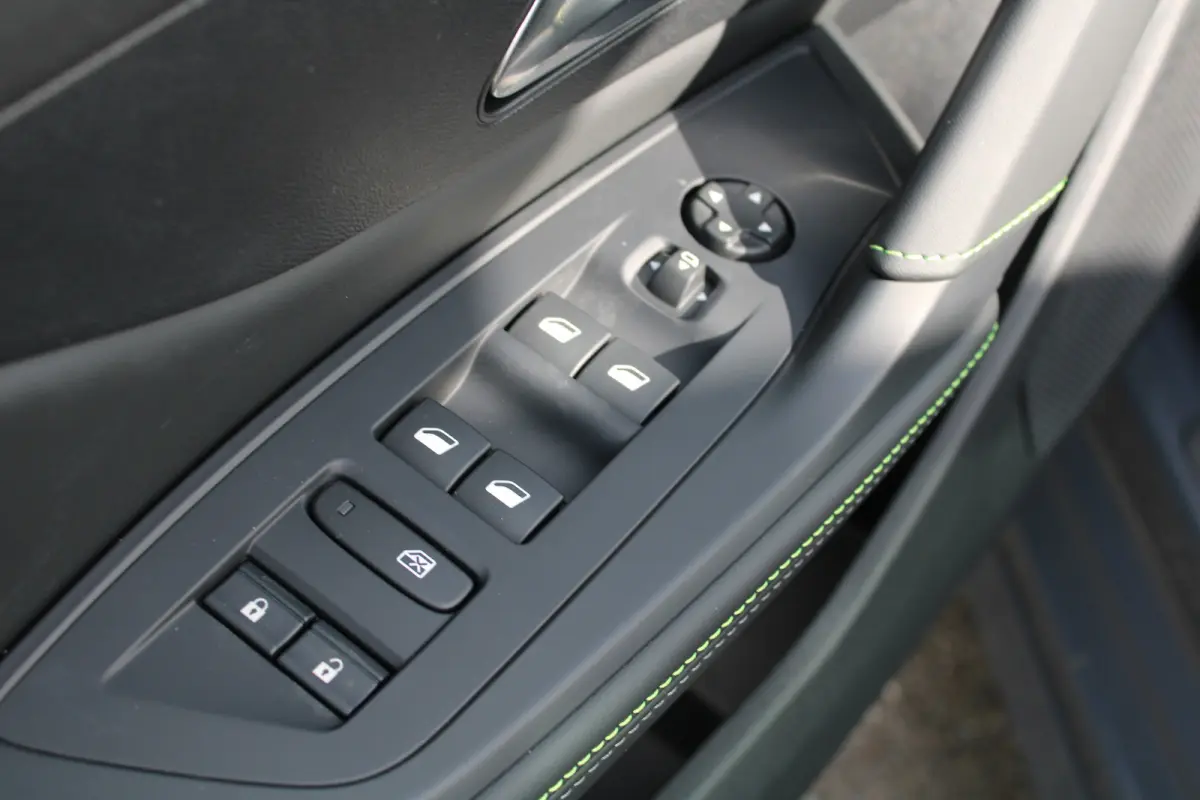 1.6 Plug-in Hybrid 195pk GT | Automaat | Panorama/schuifdak | Navigatie | Camera | Trekhaak | Nieuw model |