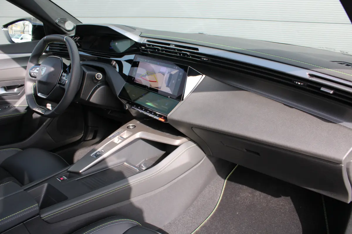 1.6 Plug-in Hybrid 195pk GT | Automaat | Panorama/schuifdak | Navigatie | Camera | Trekhaak | Nieuw model |
