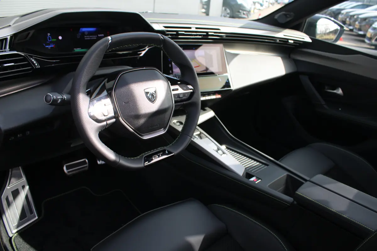 1.6 Plug-in Hybrid 195pk GT | Automaat | Panorama/schuifdak | Navigatie | Camera | Trekhaak | Nieuw model |