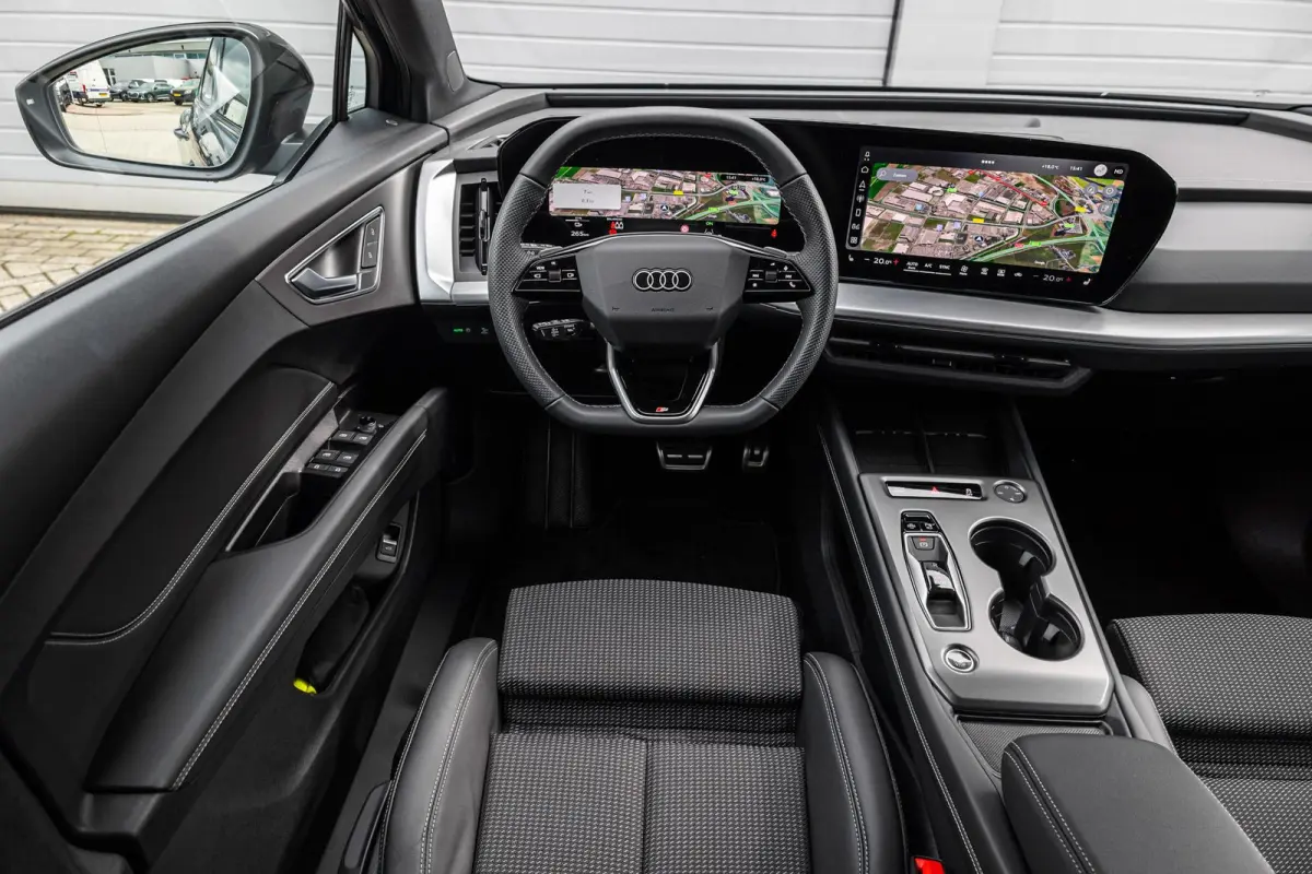 286pk S edition performance 82 kWh | Panoramadak | Trekhaak | Achteruitrijcamera | Akoestisch glas