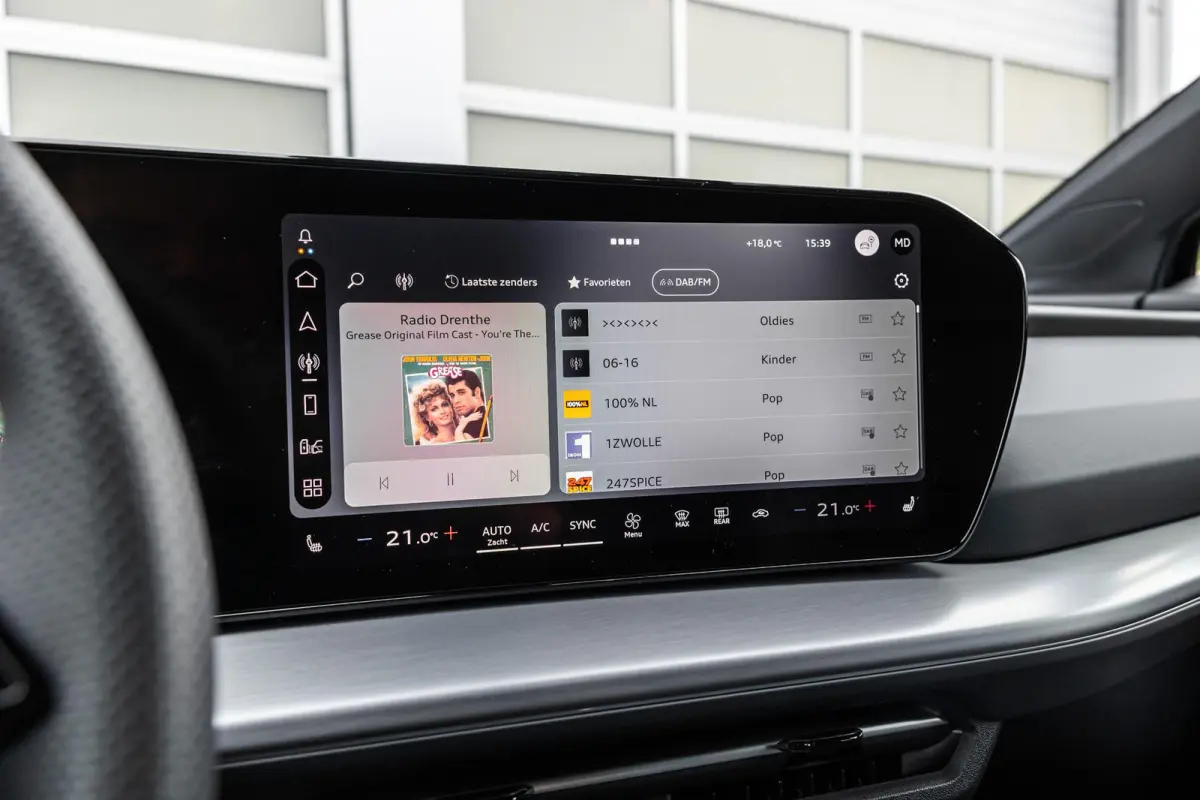 286pk S edition performance 82 kWh | Panoramadak | Trekhaak | Achteruitrijcamera | Akoestisch glas