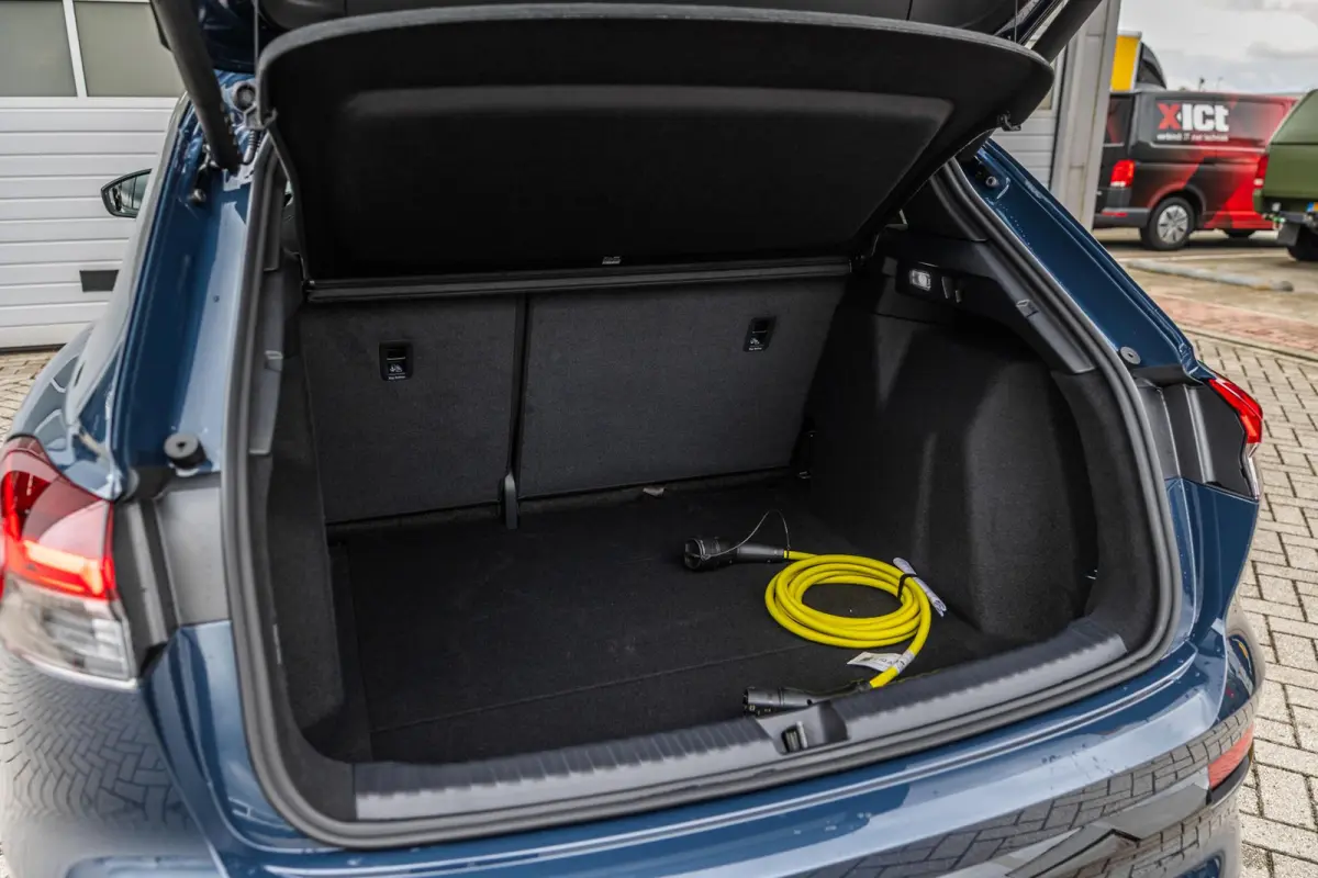 286pk S edition performance 82 kWh | Panoramadak | Trekhaak | Achteruitrijcamera | Akoestisch glas
