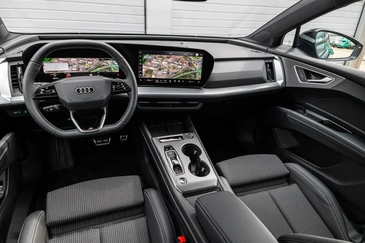 286pk S edition performance 82 kWh | Panoramadak | Trekhaak | Achteruitrijcamera | Akoestisch glas
