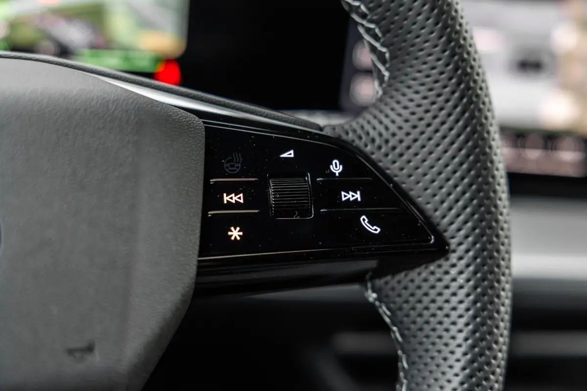 286pk S edition performance 82 kWh | Panoramadak | Trekhaak | Achteruitrijcamera | Akoestisch glas