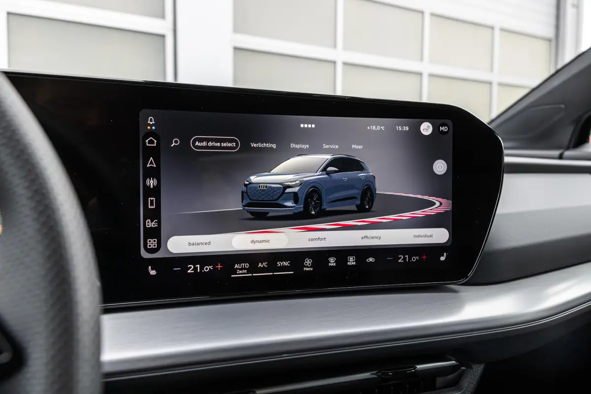 286pk S edition performance 82 kWh | Panoramadak | Trekhaak | Achteruitrijcamera | Akoestisch glas