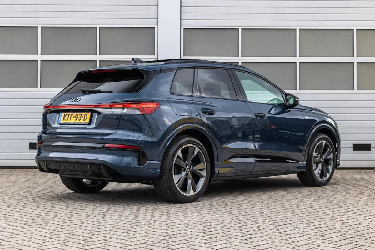 286pk S edition performance 82 kWh | Panoramadak | Trekhaak | Achteruitrijcamera | Akoestisch glas