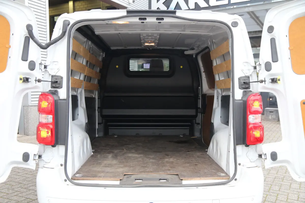 2.0 BlueHDI 145 | L2H1 | Trekhaak | Navi | Camera | Airco..