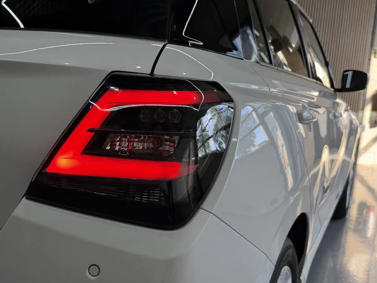 1.2 Select Hybrid Aut. Navi | ACC | Dodehoek  | Clima | Carplay | Stoelverwarming | 16" | Suzuki onderhouden.