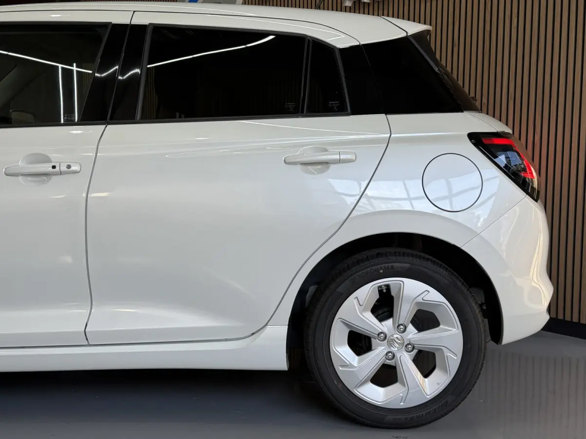 1.2 Select Hybrid Aut. Navi | ACC | Dodehoek  | Clima | Carplay | Stoelverwarming | 16" | Suzuki onderhouden.