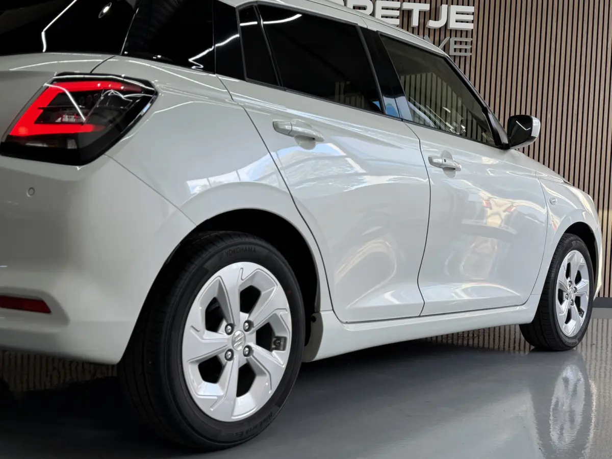1.2 Select Hybrid Aut. Navi | ACC | Dodehoek  | Clima | Carplay | Stoelverwarming | 16" | Suzuki onderhouden.