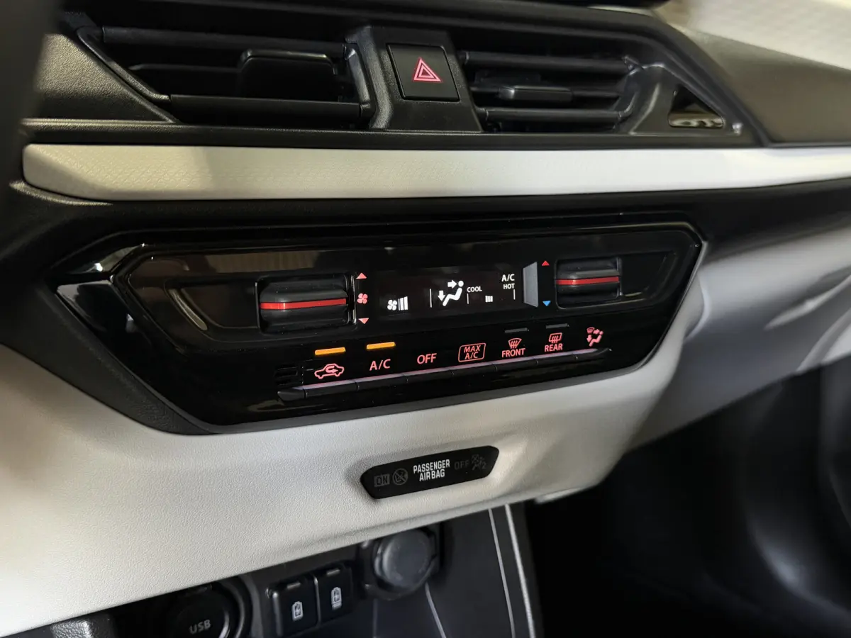 1.2 Select Hybrid Aut. Navi | ACC | Dodehoek  | Clima | Carplay | Stoelverwarming | 16" | Suzuki onderhouden.