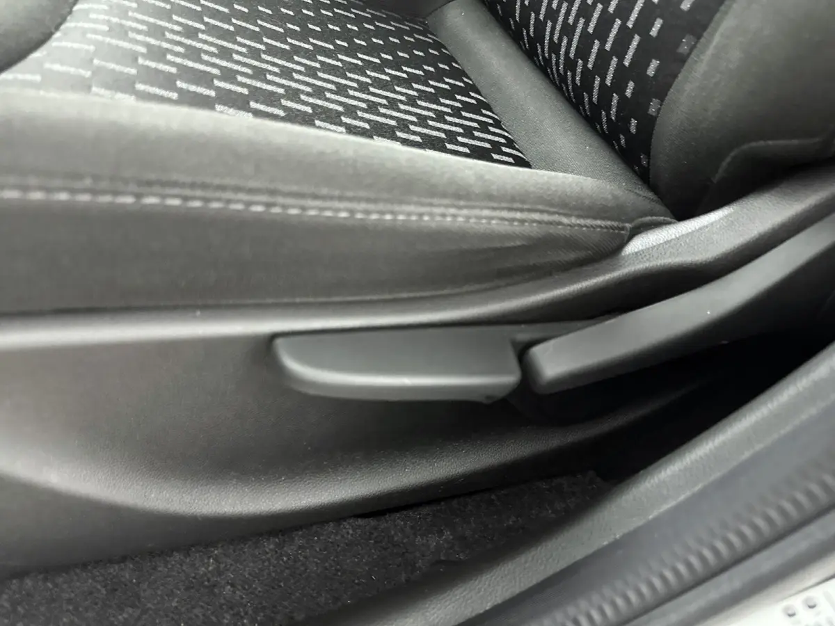 1.0 Online Edition | 1ste eigenaar | AppleCarPlay/Android | Parkeersensoren | Airco | 15"LMV