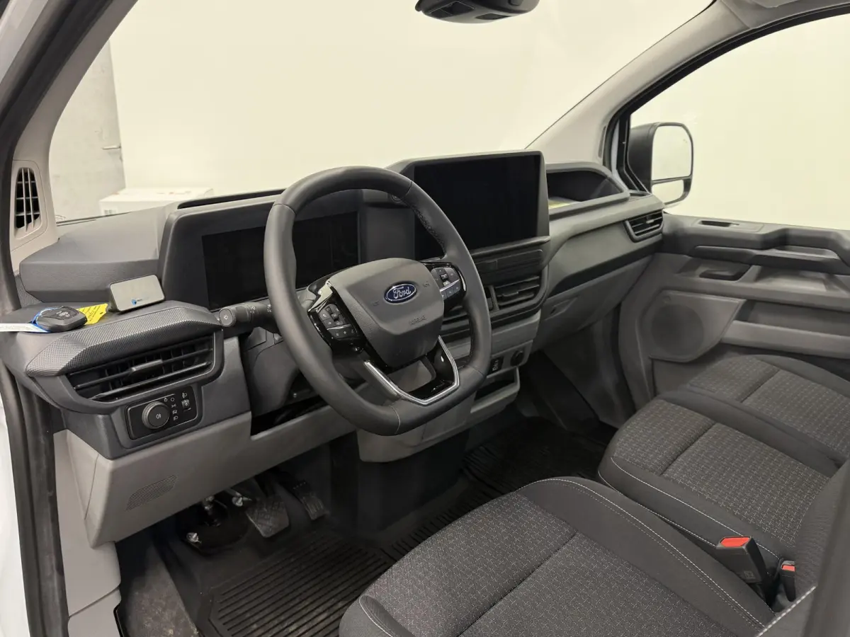 300 2.0 TDCI L2H1 Trend NM Automaat Dubbele Cabine Airco Cruise Navi PDC Camera Carplay