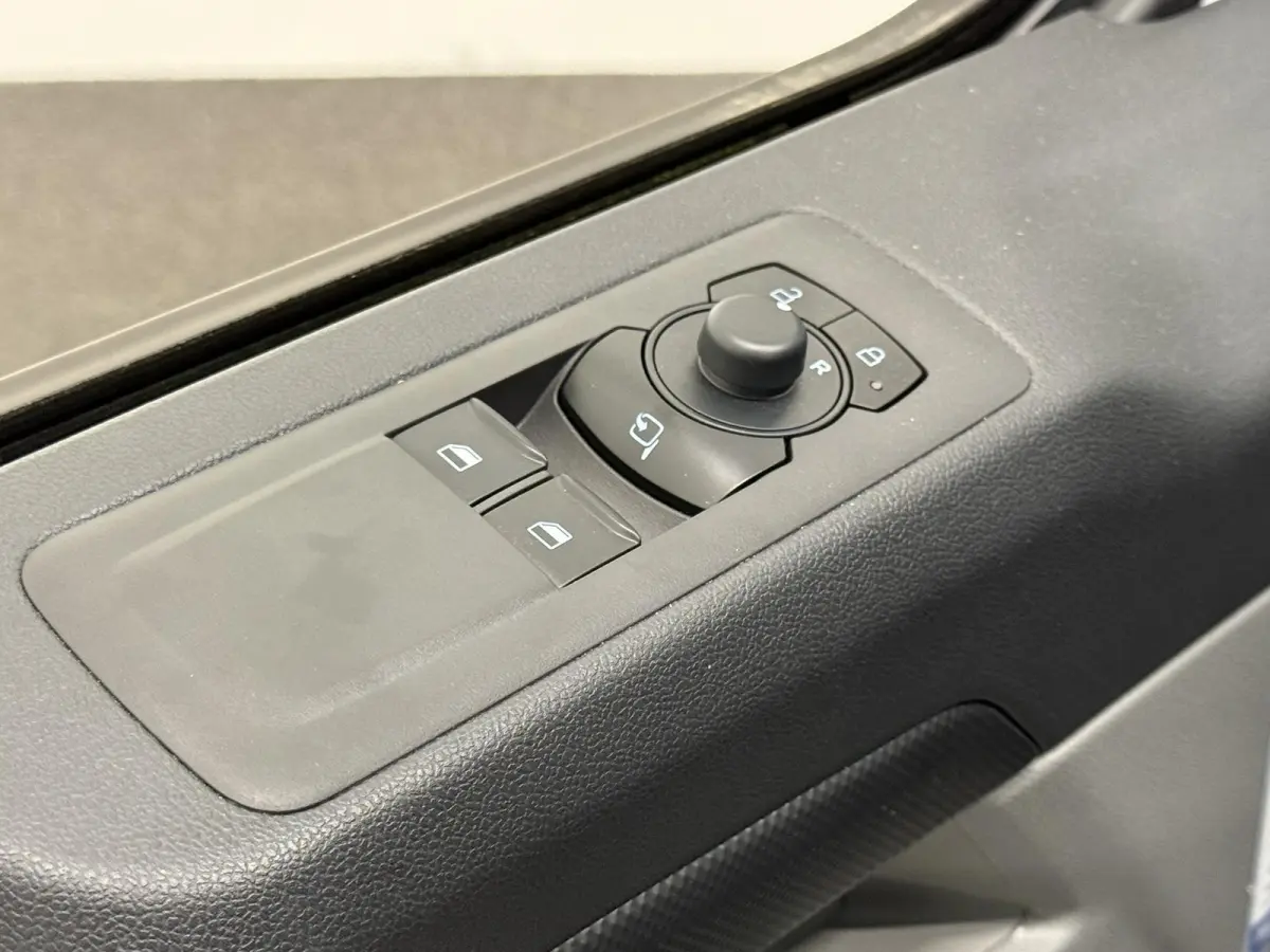 300 2.0 TDCI L2H1 Trend NM Automaat Dubbele Cabine Airco Cruise Navi PDC Camera Carplay