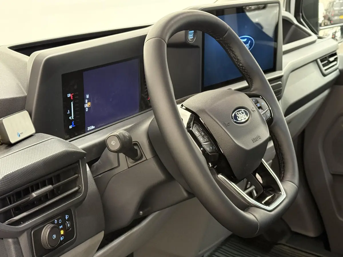 300 2.0 TDCI L2H1 Trend NM Automaat Dubbele Cabine Airco Cruise Navi PDC Camera Carplay