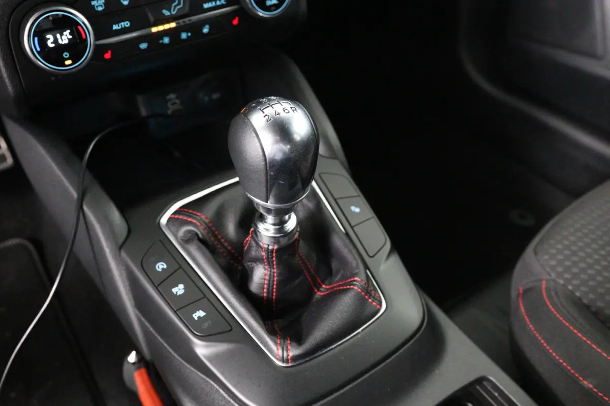 1.0EB Hybrid ST Line | Dealer Onderhouden! | 1e Eigenaar! | Winterpack | Camera | LED | Clima | Navi | Cruise Control | Parkeersensoren V+A | DAB | Lichtmetalen Velgen