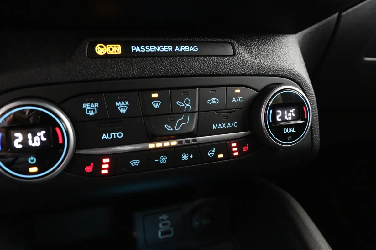 1.0EB Hybrid ST Line | Dealer Onderhouden! | 1e Eigenaar! | Winterpack | Camera | LED | Clima | Navi | Cruise Control | Parkeersensoren V+A | DAB | Lichtmetalen Velgen