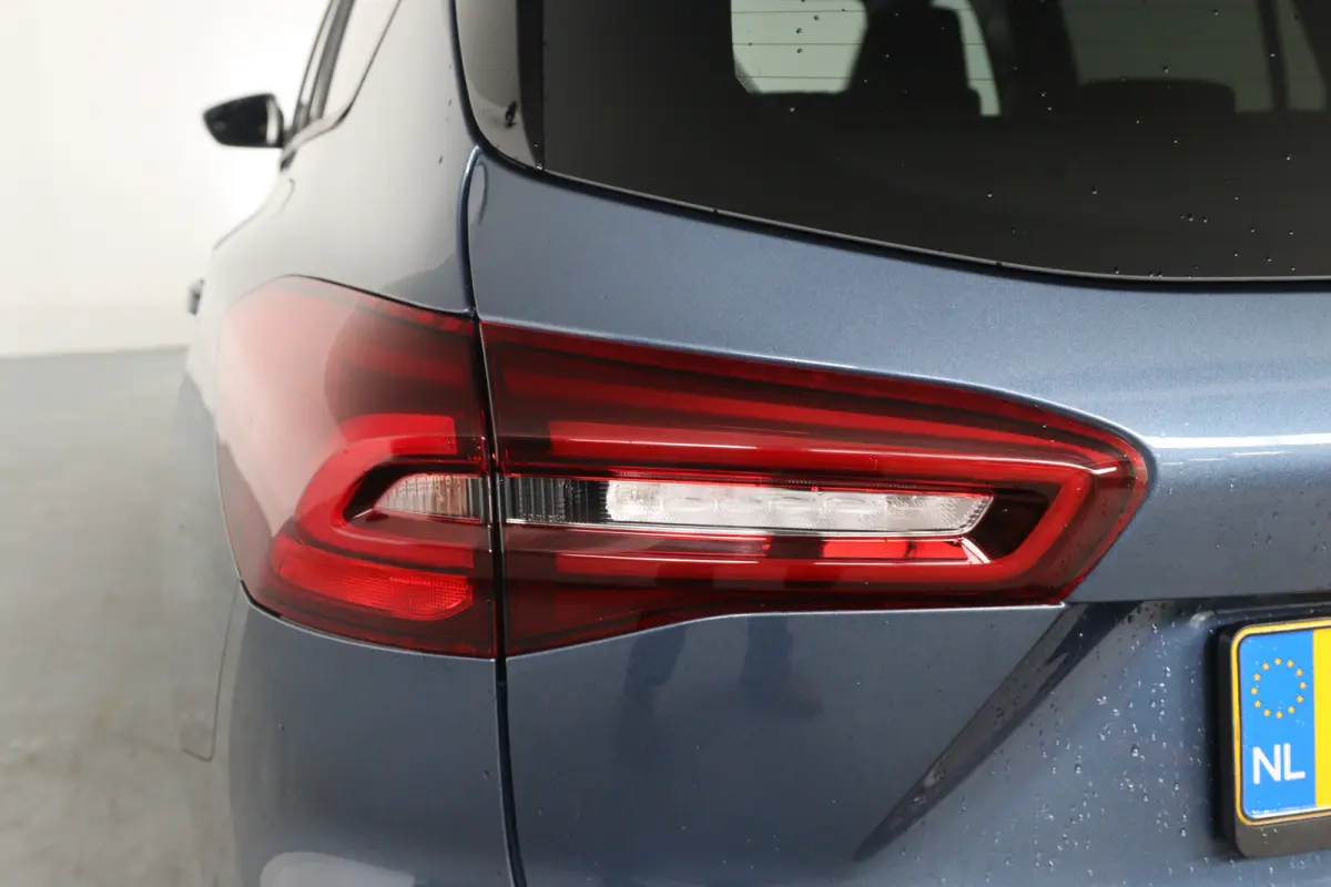 1.0EB Hybrid ST Line | Dealer Onderhouden! | 1e Eigenaar! | Winterpack | Camera | LED | Clima | Navi | Cruise Control | Parkeersensoren V+A | DAB | Lichtmetalen Velgen