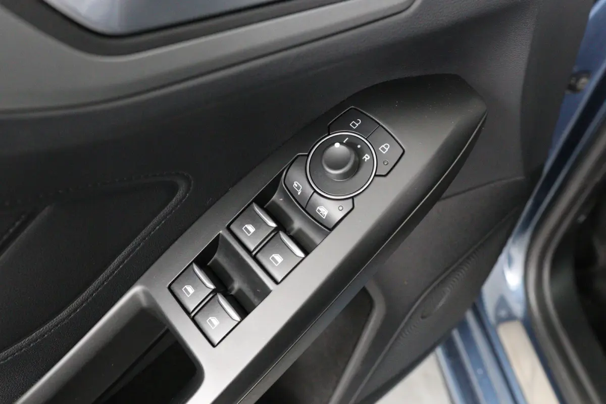 1.0EB Hybrid ST Line | Dealer Onderhouden! | 1e Eigenaar! | Winterpack | Camera | LED | Clima | Navi | Cruise Control | Parkeersensoren V+A | DAB | Lichtmetalen Velgen