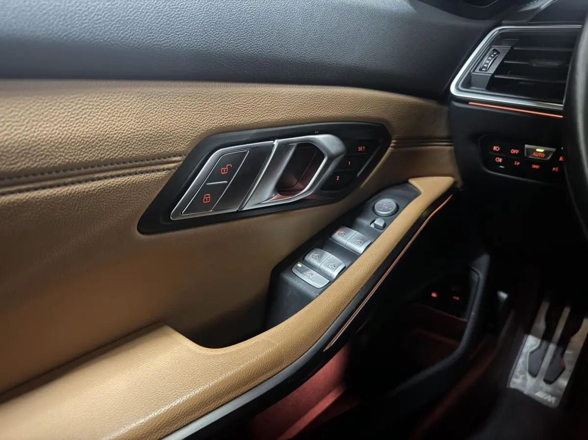 330e xDrive M-Sport Pano Laser Kuipstoelen