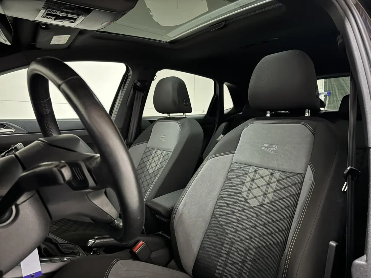 1.0 TSI R-Line Pano DSG Virtual Carplay Camera