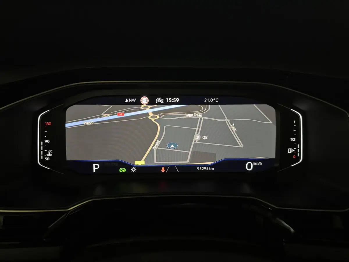 1.0 TSI R-Line Pano DSG Virtual Carplay Camera