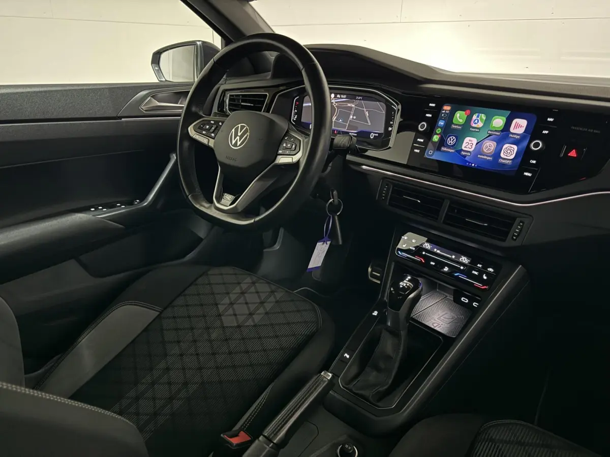 1.0 TSI R-Line Pano DSG Virtual Carplay Camera