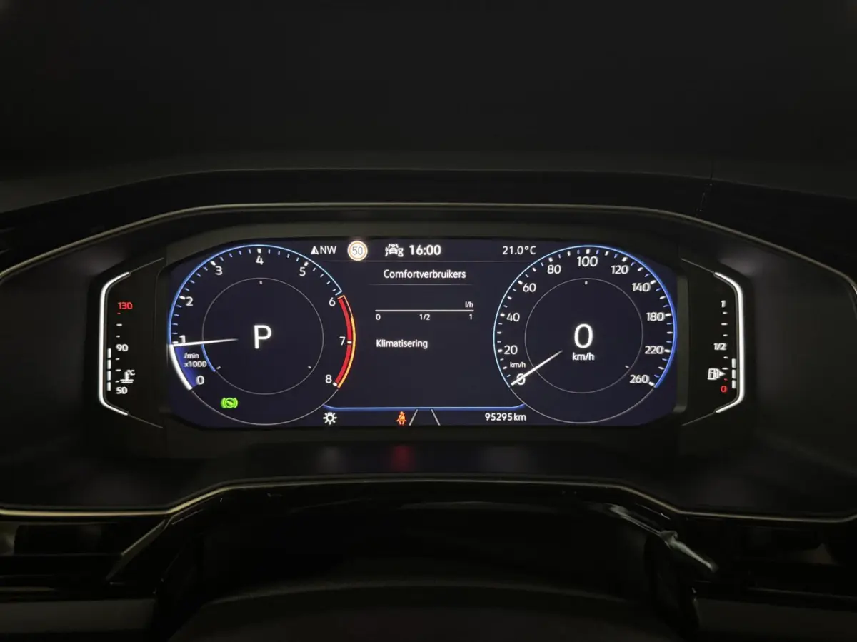 1.0 TSI R-Line Pano DSG Virtual Carplay Camera