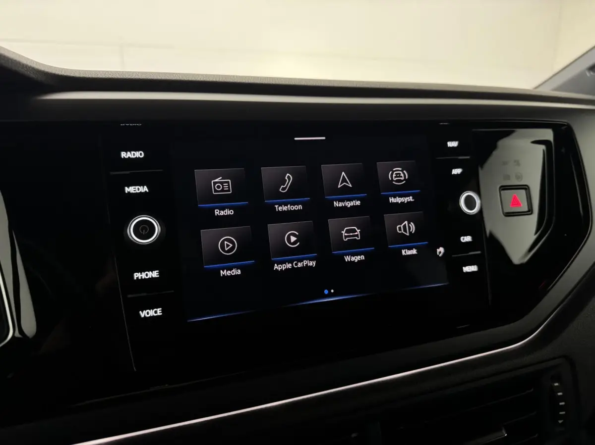 1.0 TSI R-Line Pano DSG Virtual Carplay Camera