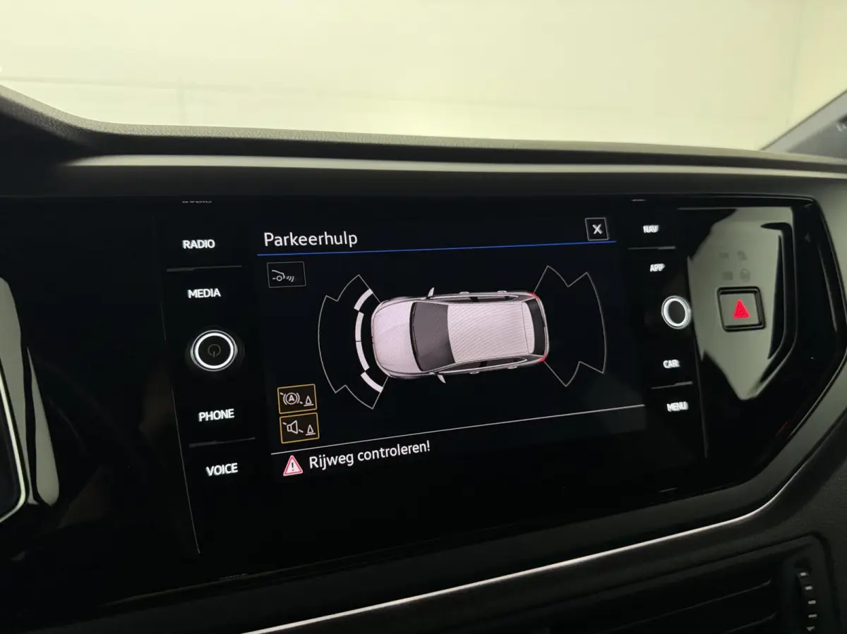 1.0 TSI R-Line Pano DSG Virtual Carplay Camera