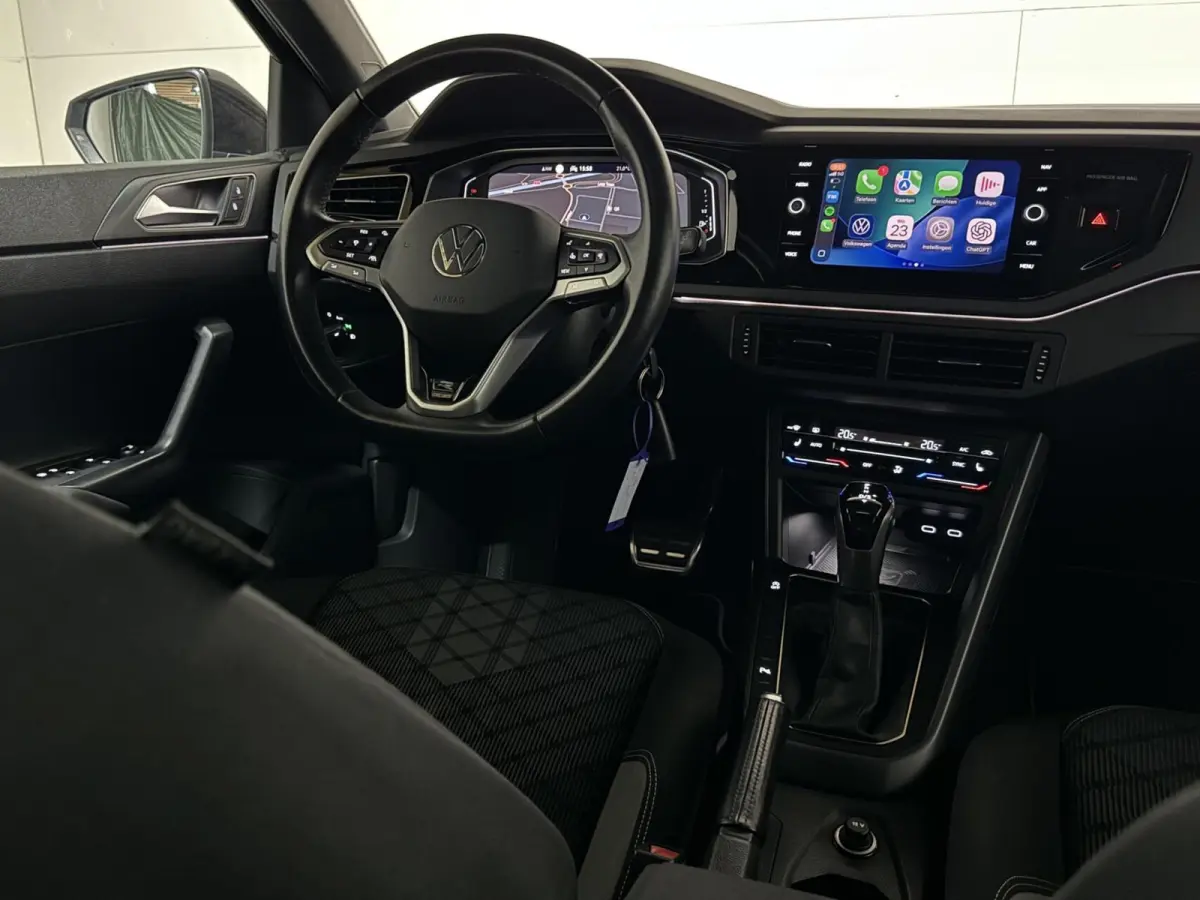 1.0 TSI R-Line Pano DSG Virtual Carplay Camera