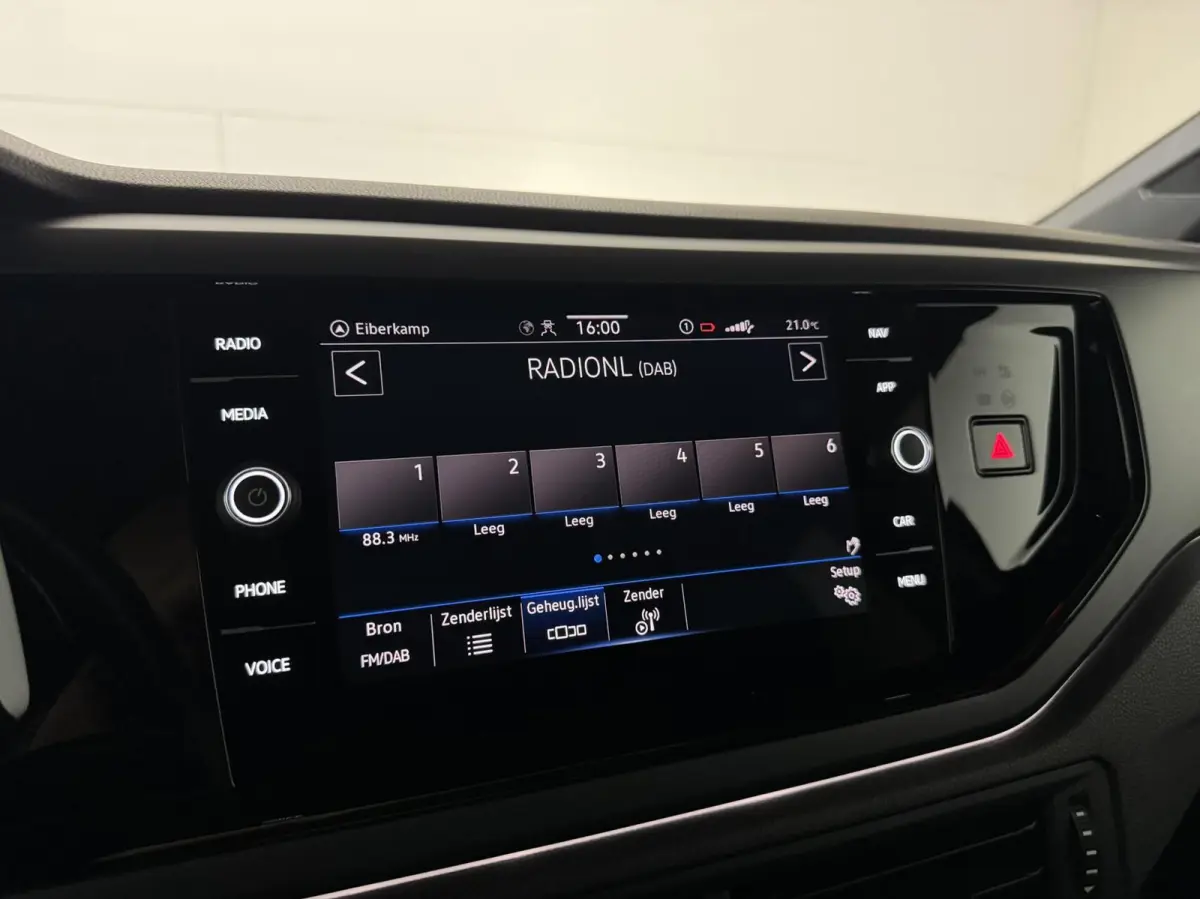 1.0 TSI R-Line Pano DSG Virtual Carplay Camera