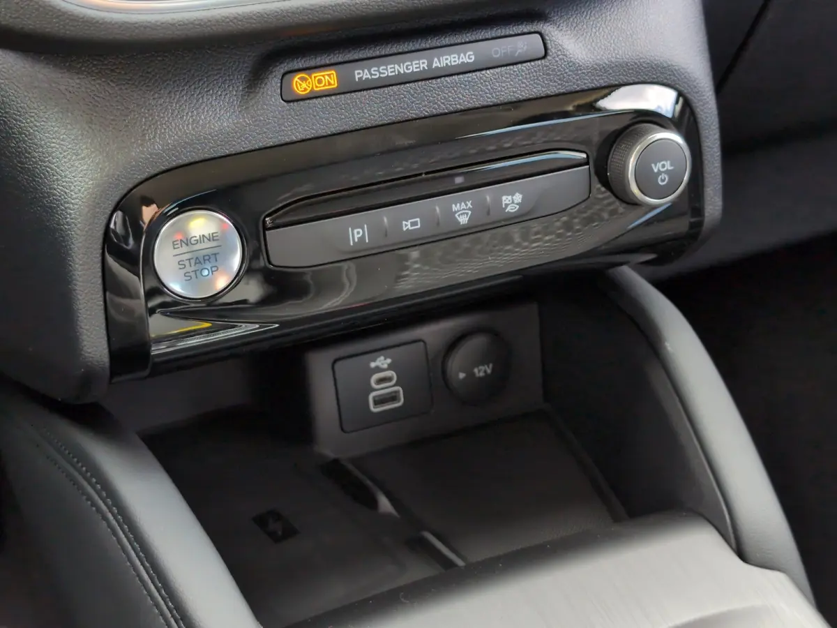 2.5 PHEV Titanium | Achterbank verwarmd | Achteruitrijcamera | All Weather banden