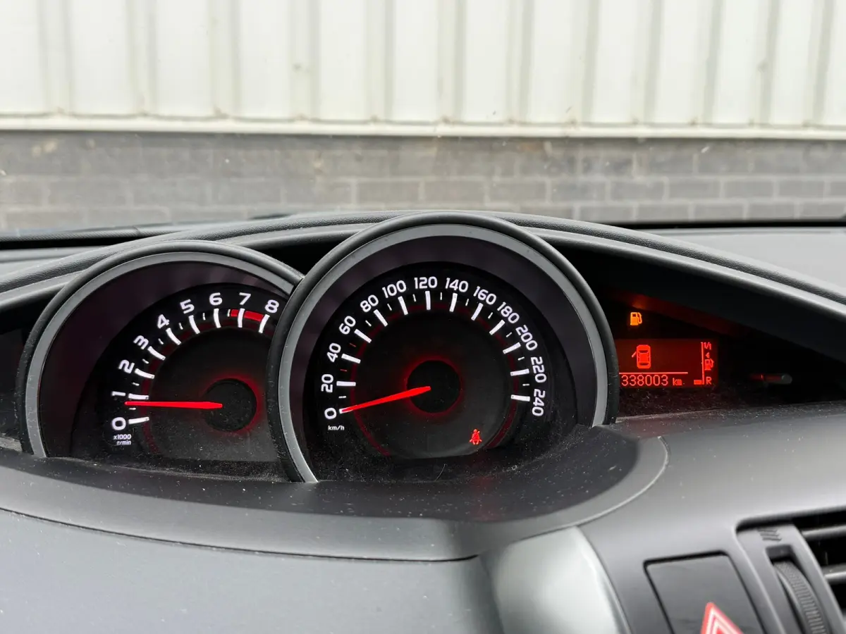 1.8 VVT-i Aspiration Automaat Airco Cruise Trekhaak Xenon