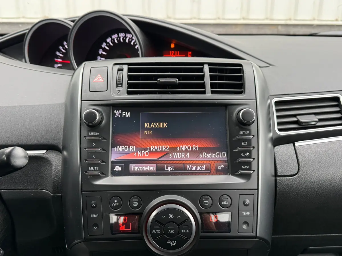 1.8 VVT-i Aspiration Automaat Airco Cruise Trekhaak Xenon