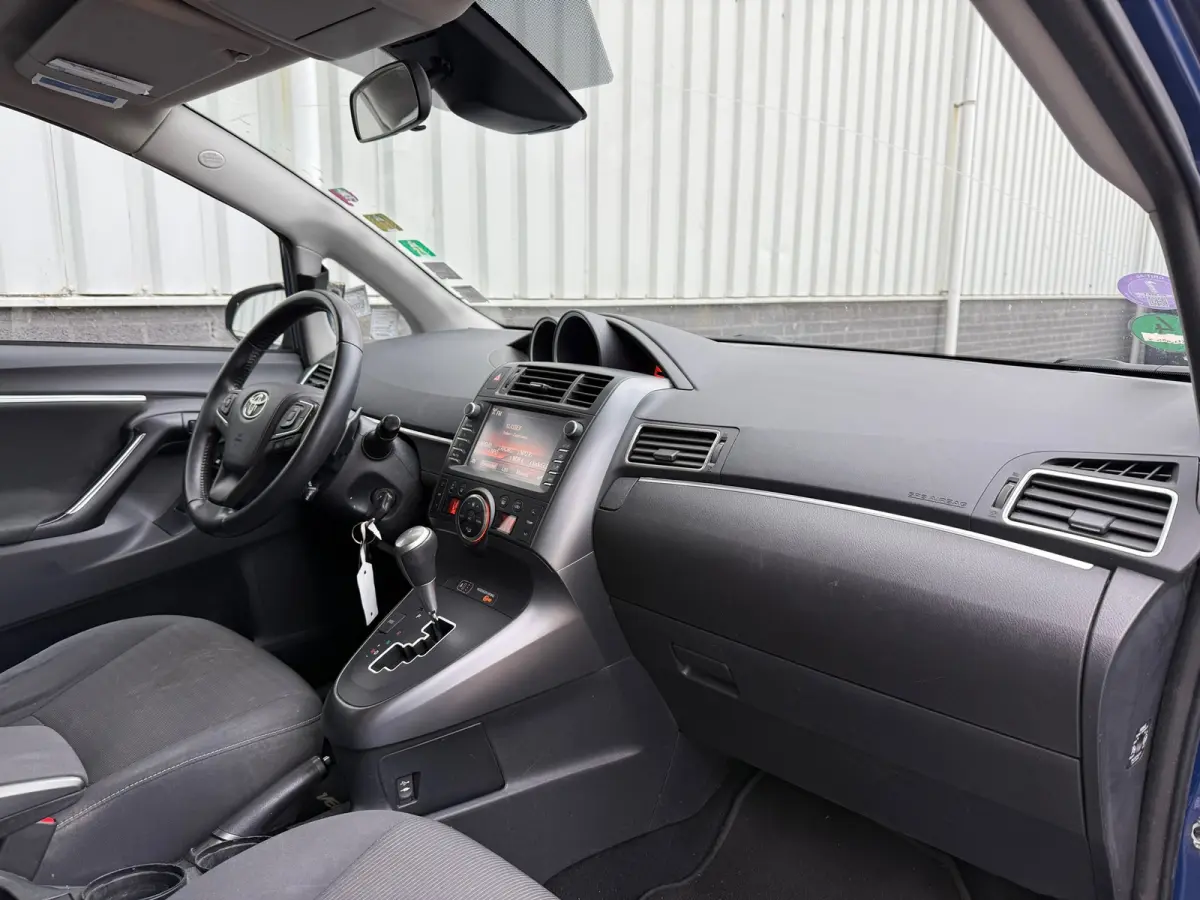 1.8 VVT-i Aspiration Automaat Airco Cruise Trekhaak Xenon