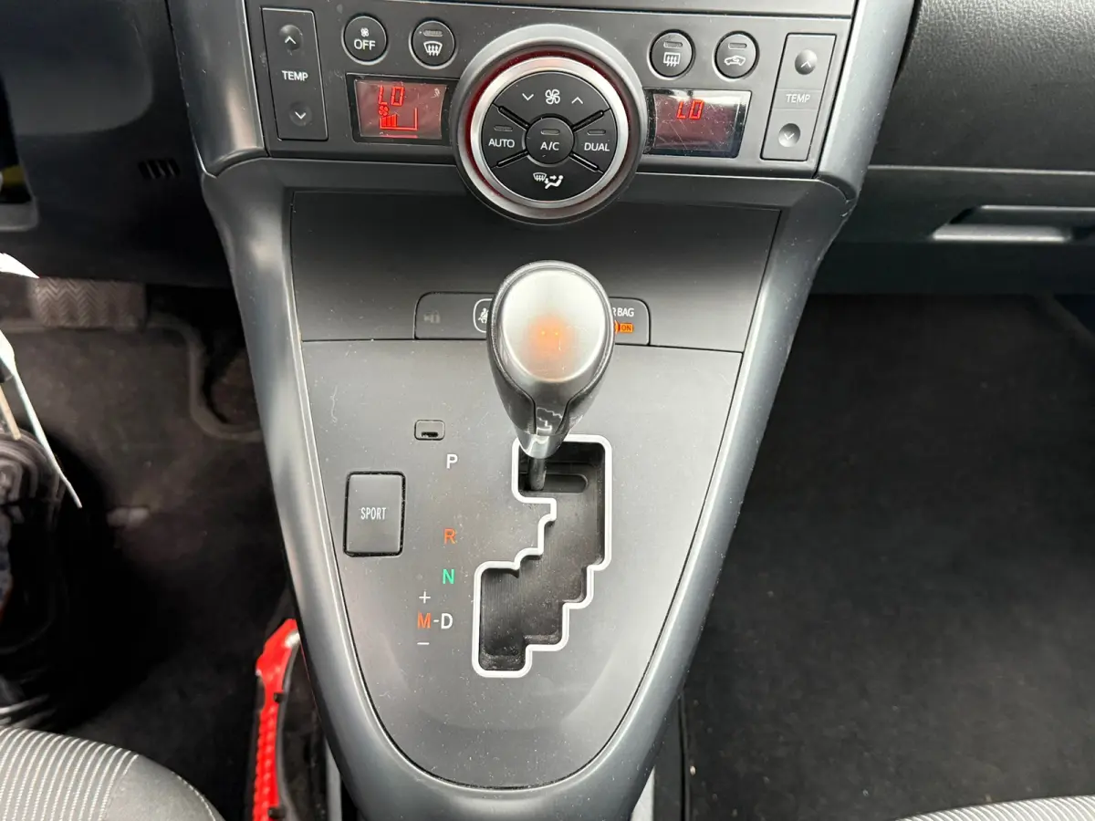 1.8 VVT-i Aspiration Automaat Airco Cruise Trekhaak Xenon
