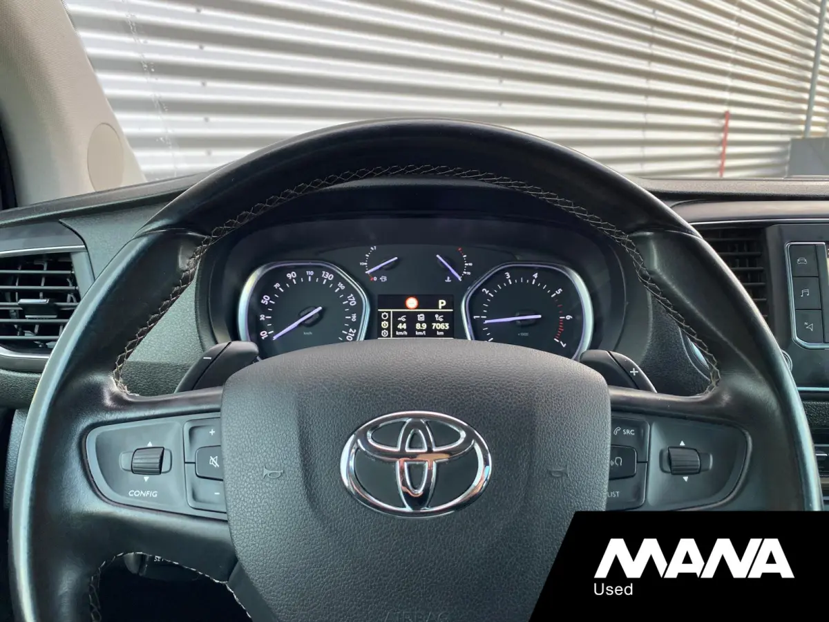 2.0 D-4D Dynamic L3H1 DC 177PK Automaat Dakraam LM Velgen Cruise 360camera Sensoren Bluetooth Navi