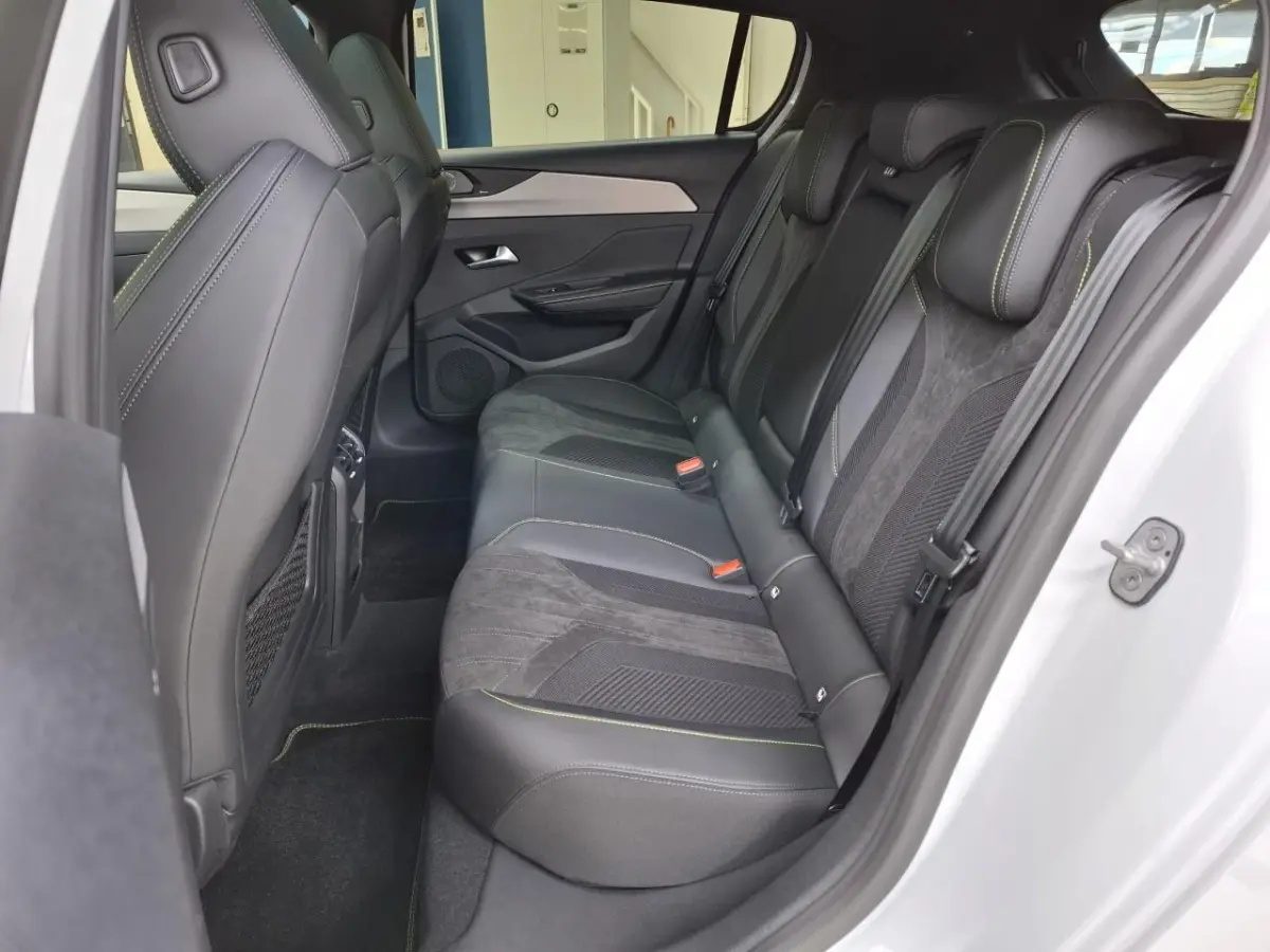 1.2 Hybrid 145 e-DCS6 GT | Panorama/schuifdak | Luxe stoelen | Focal | Trekhaak | Nieuw model | 5.000km |