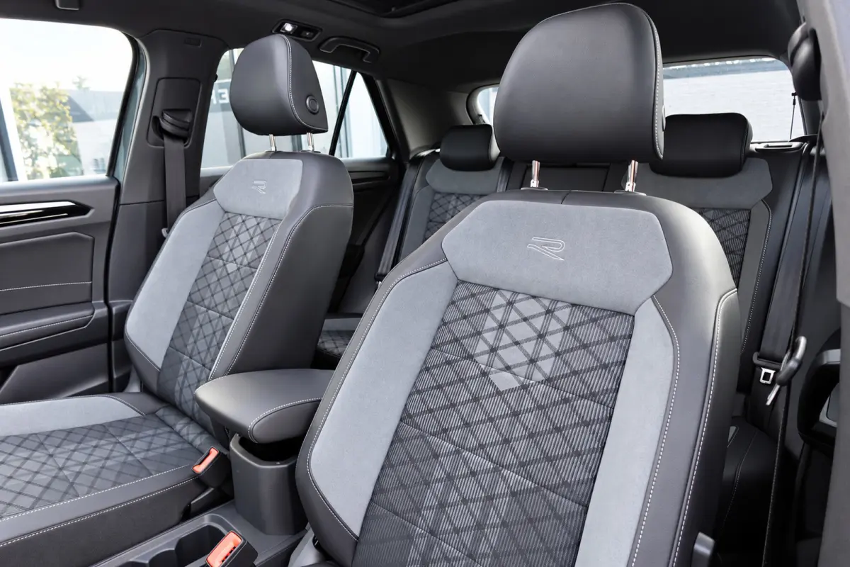 1.5 TSI R-Line Business+ PANO IQ.LIGHT ACC VOL