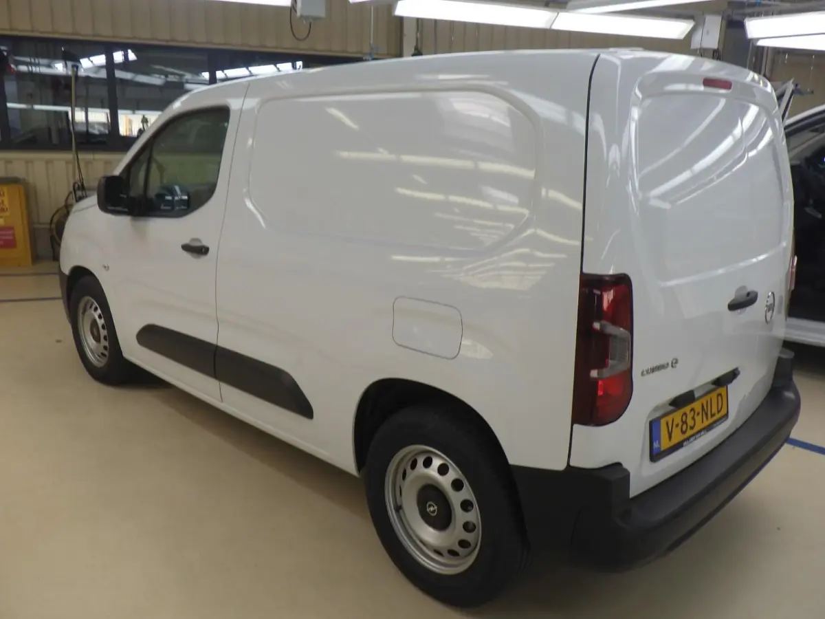 136 L1 50kWh | Fase 3 laden | SOH 99% | Navi by app | Apple carplay | Camera | Nieuw model | 3.300km |