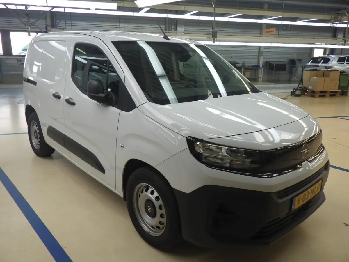 136 L1 50kWh | Fase 3 laden | SOH 99% | Navi by app | Apple carplay | Camera | Nieuw model | 3.300km |