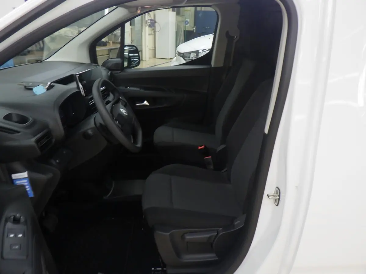 136 L1 50kWh | Fase 3 laden | SOH 99% | Navi by app | Apple carplay | Camera | Nieuw model | 3.300km |