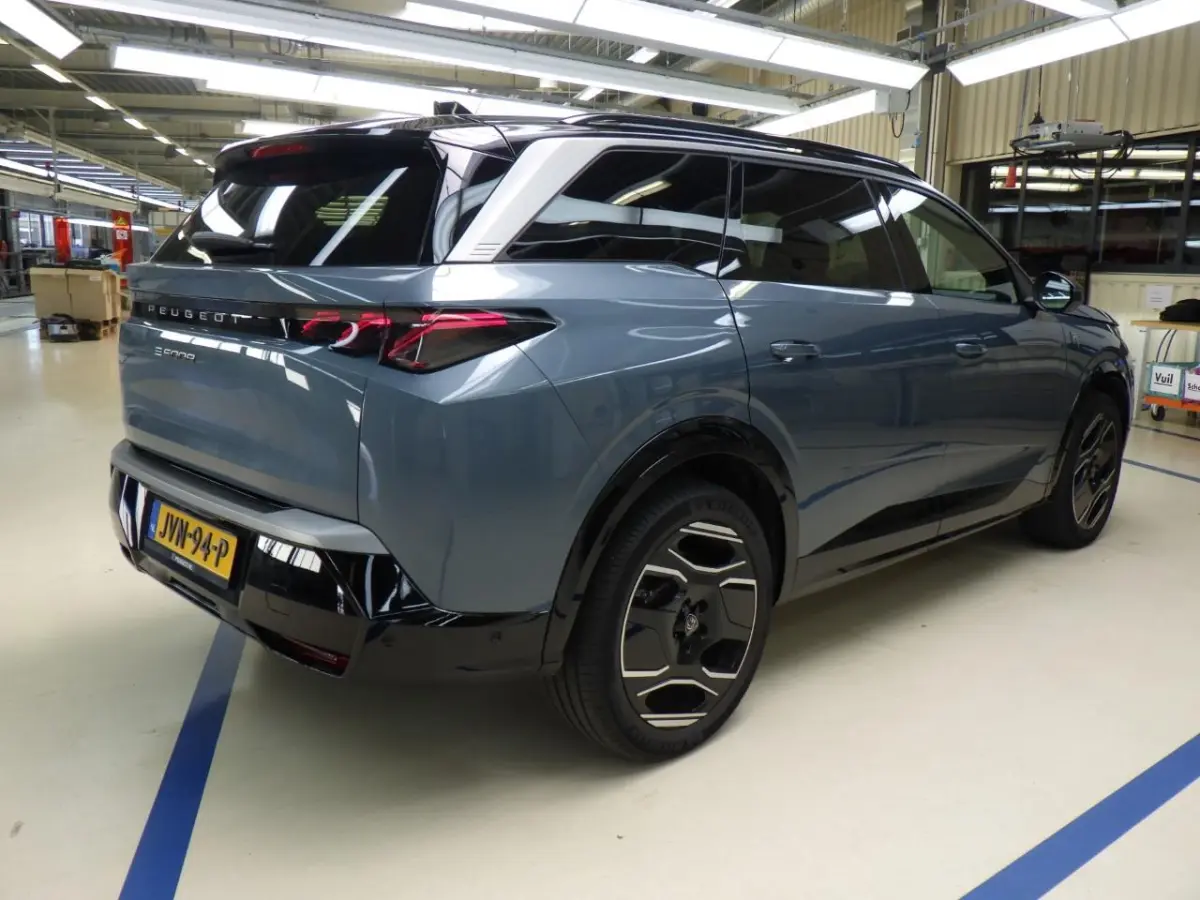 GT Exclusive 73 kWh 7p | Fase 3 laden | SOH 99% | Lederen bekleding | Massage | Trekhaak | 20 Inch | NL auto |
