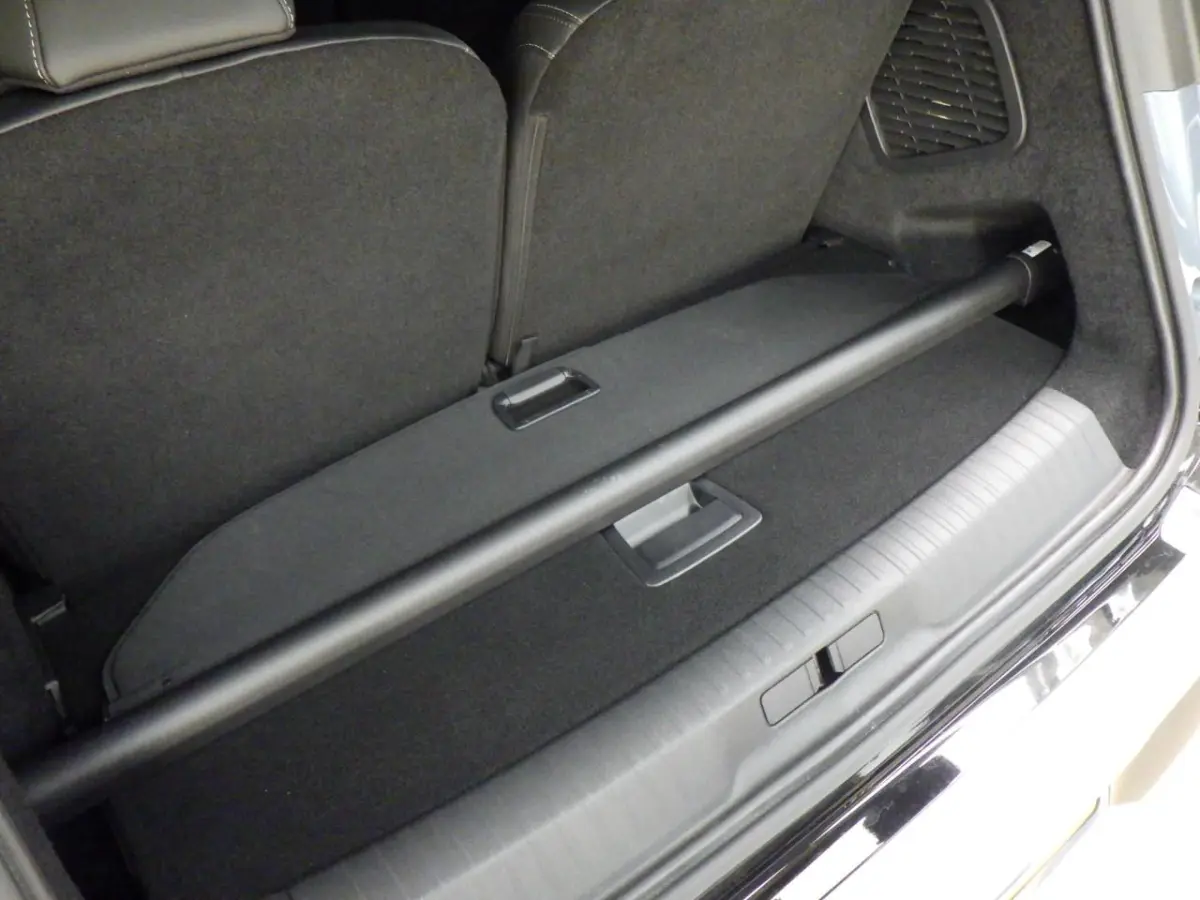 GT Exclusive 73 kWh 7p | Fase 3 laden | SOH 99% | Lederen bekleding | Massage | Trekhaak | 20 Inch | NL auto |